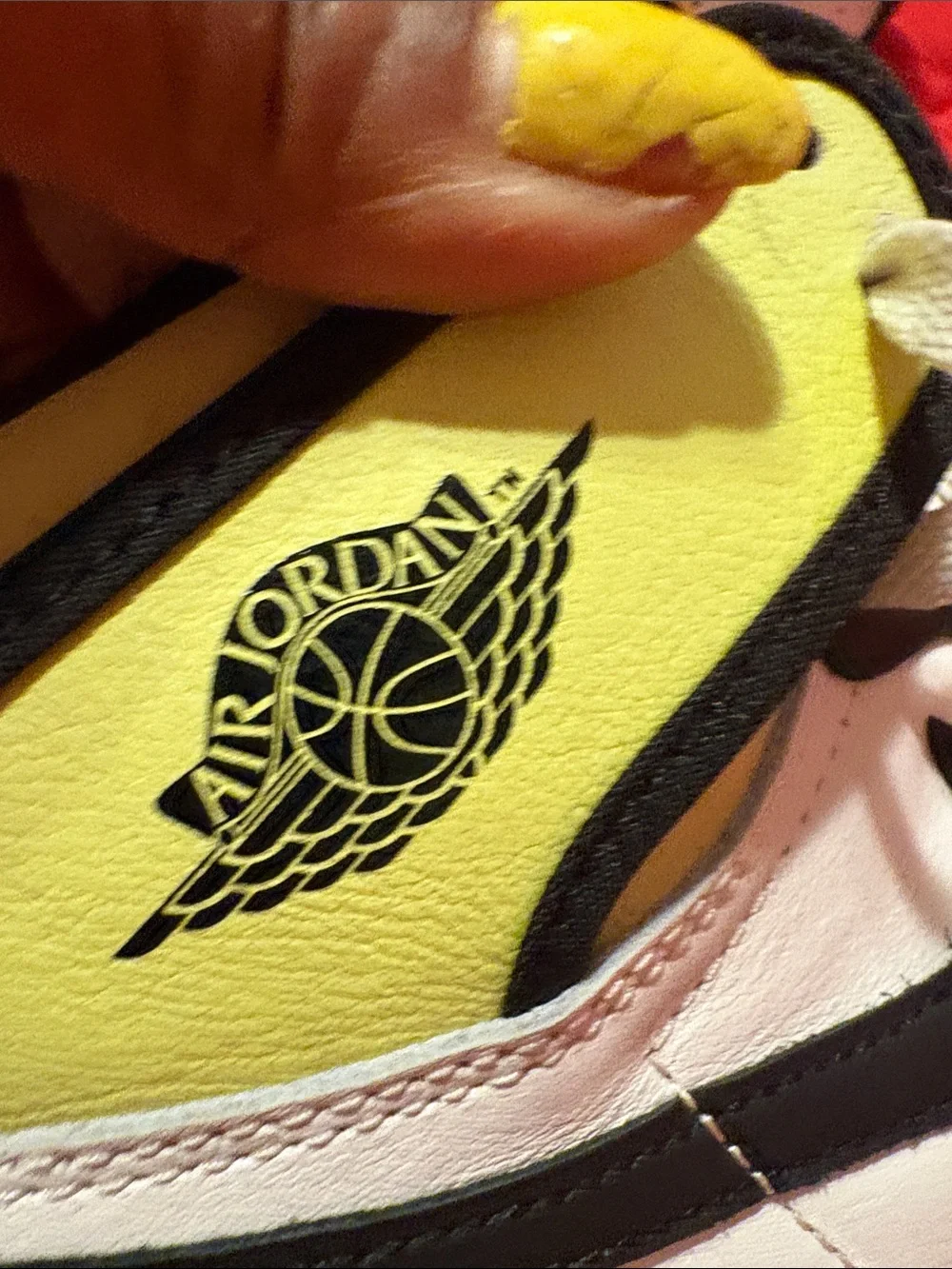 Jordan 1 white black volt university Gold size 7y